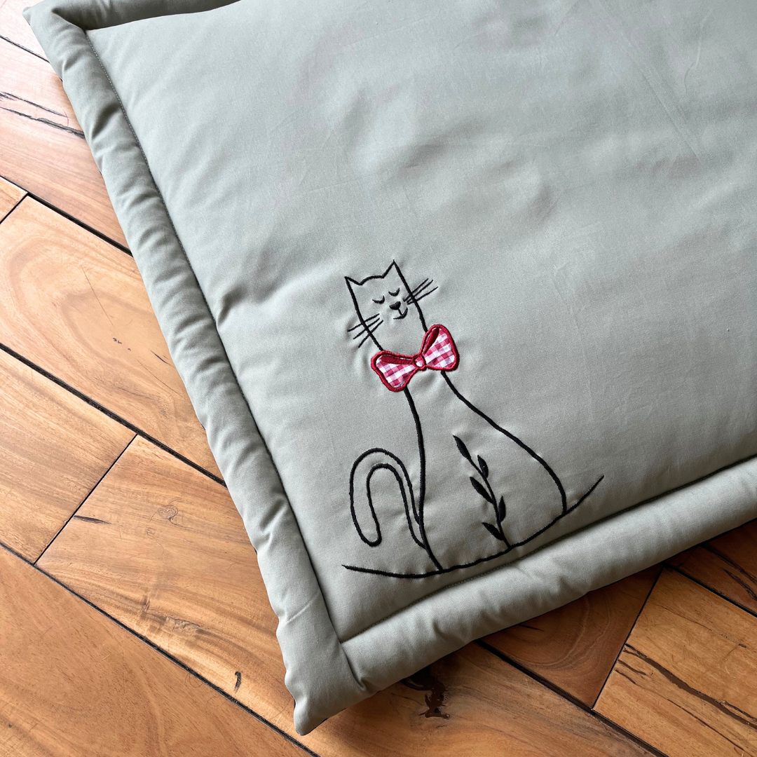 PoochMate OAK 3.0 : Sage Cotton Mat with Cat Applique Medium