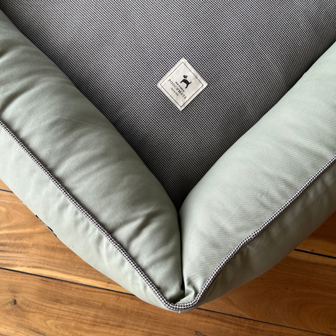PoochMate OAK 3.0 : Bear on Flowers -Sage & Herringbone Dog Bed Small