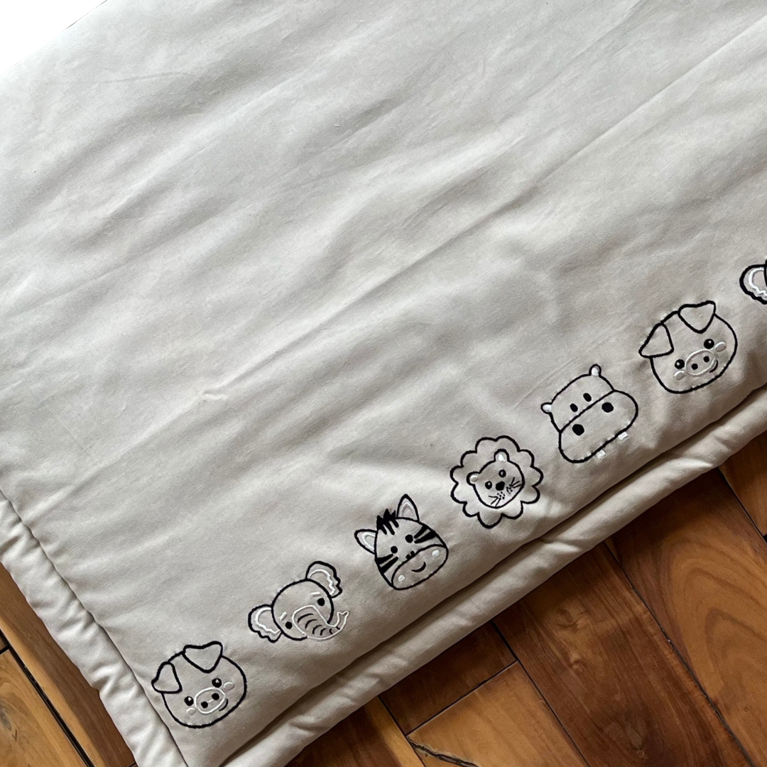 PoochMate OAK 3.0 : Beige Cotton Mat Large - Animal Faces
