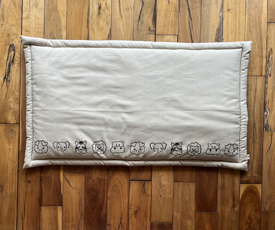 PoochMate OAK 3.0 : Beige Cotton Mat Large - Animal Faces