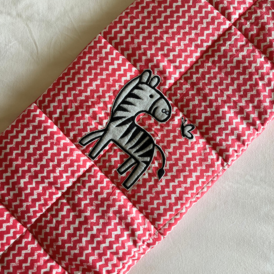 PoochMate OAK 3.0 : Zebra Applique Grey Linen & Chevron Blanket Medium