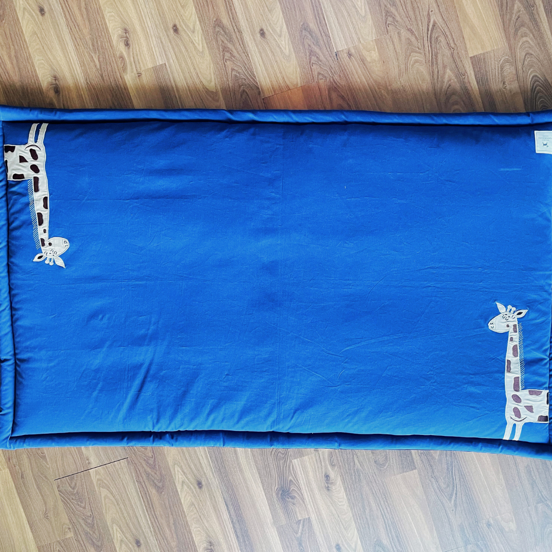 PoochMate OAK 3.0 : Gigantic Giraffes Blue Cotton Mat X-Large