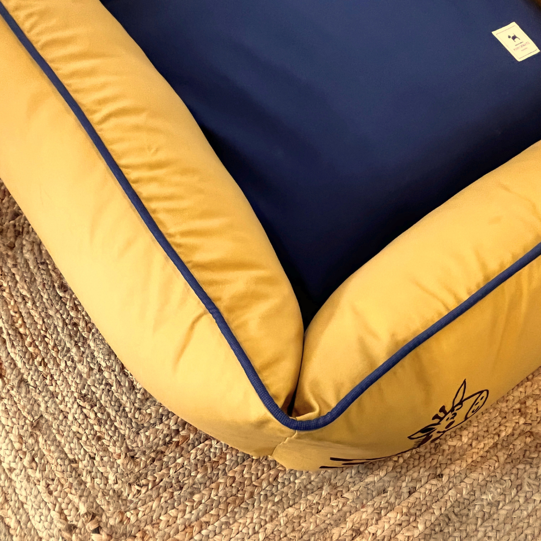 PoochMate OAK 3.0 : Majestic Giraffes Mustard & Blue Bolster Dog Bed : Medium