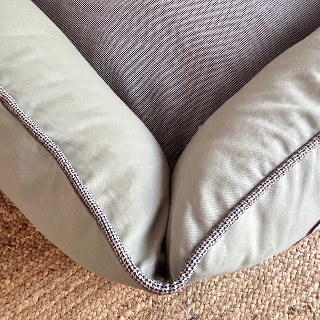 PoochMate OAK 3.0 : Lion Applique Sage & Brown Bolster Dog Bed : Medium