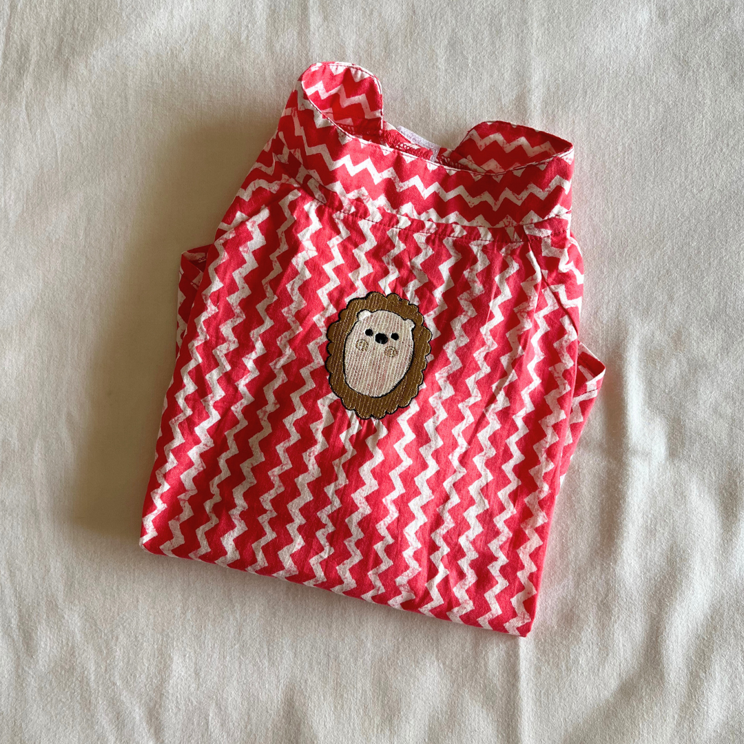 PoochMate OAK 3.0 : Red Chevron Dog Shirt with Lion Size 16