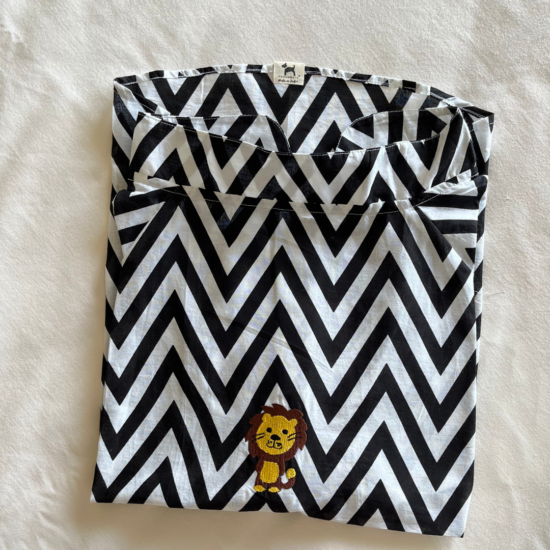 PoochMate OAK 3.0 : B&W Chevron Cotton Dog Shirt with Lion Size 26
