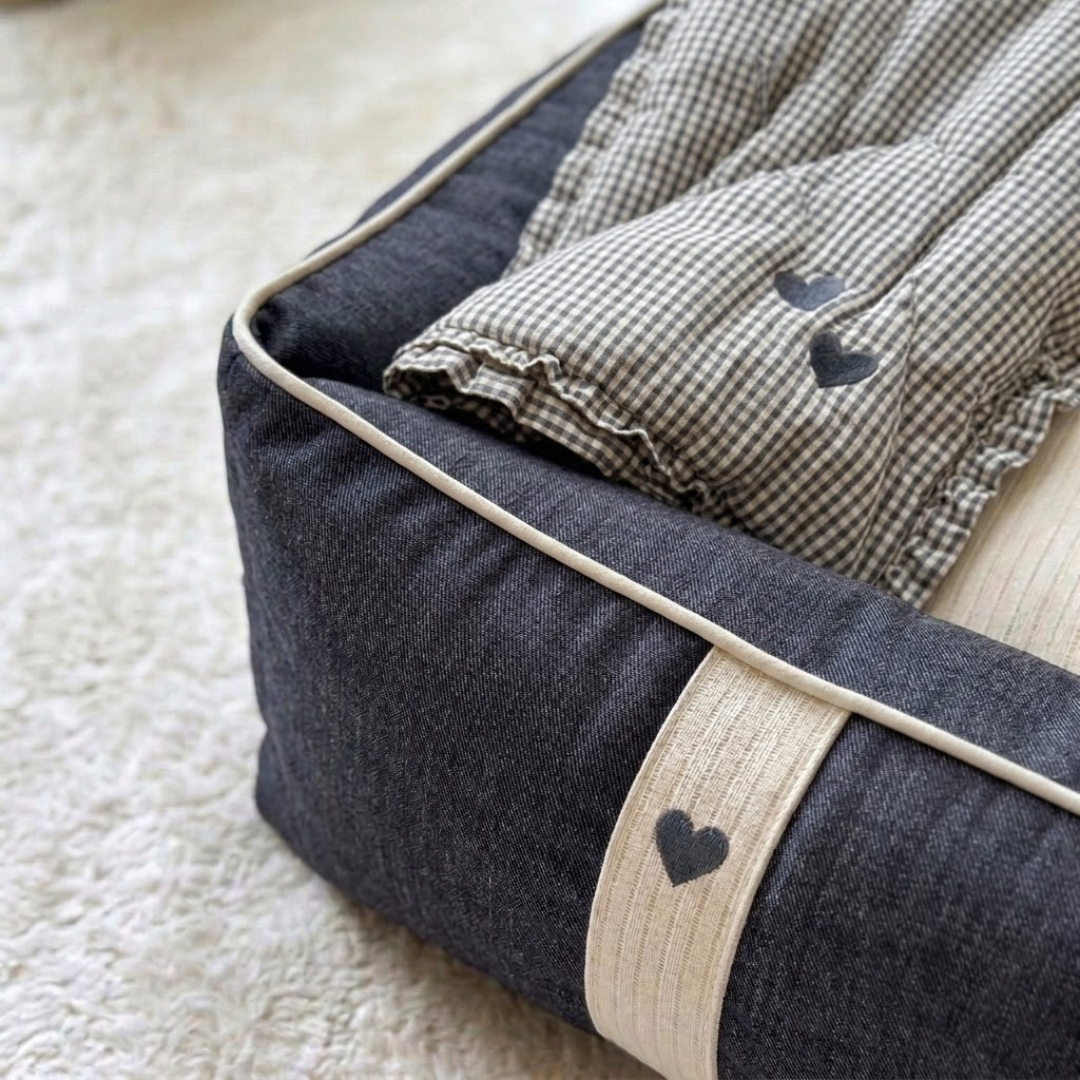 Dog Bed and Blanket sets | Cotton Dog Beds | Luxury dog bedding sets India | Dog beds with removable covers | PoochMate Dog Beds