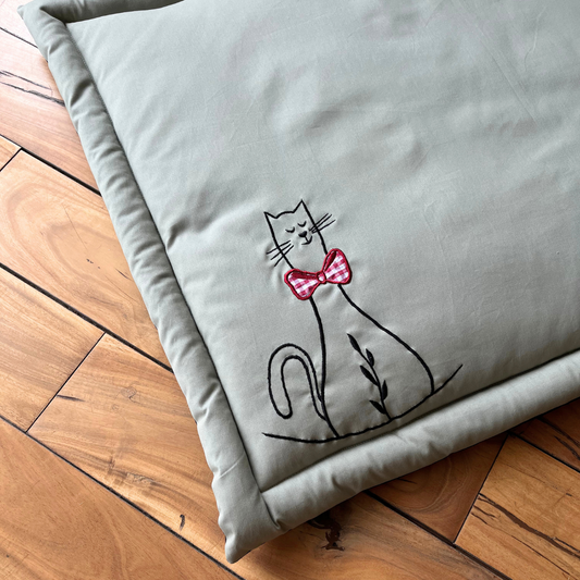PoochMate OAK 3.0 : Sage Cotton Mat with Cat Applique Medium