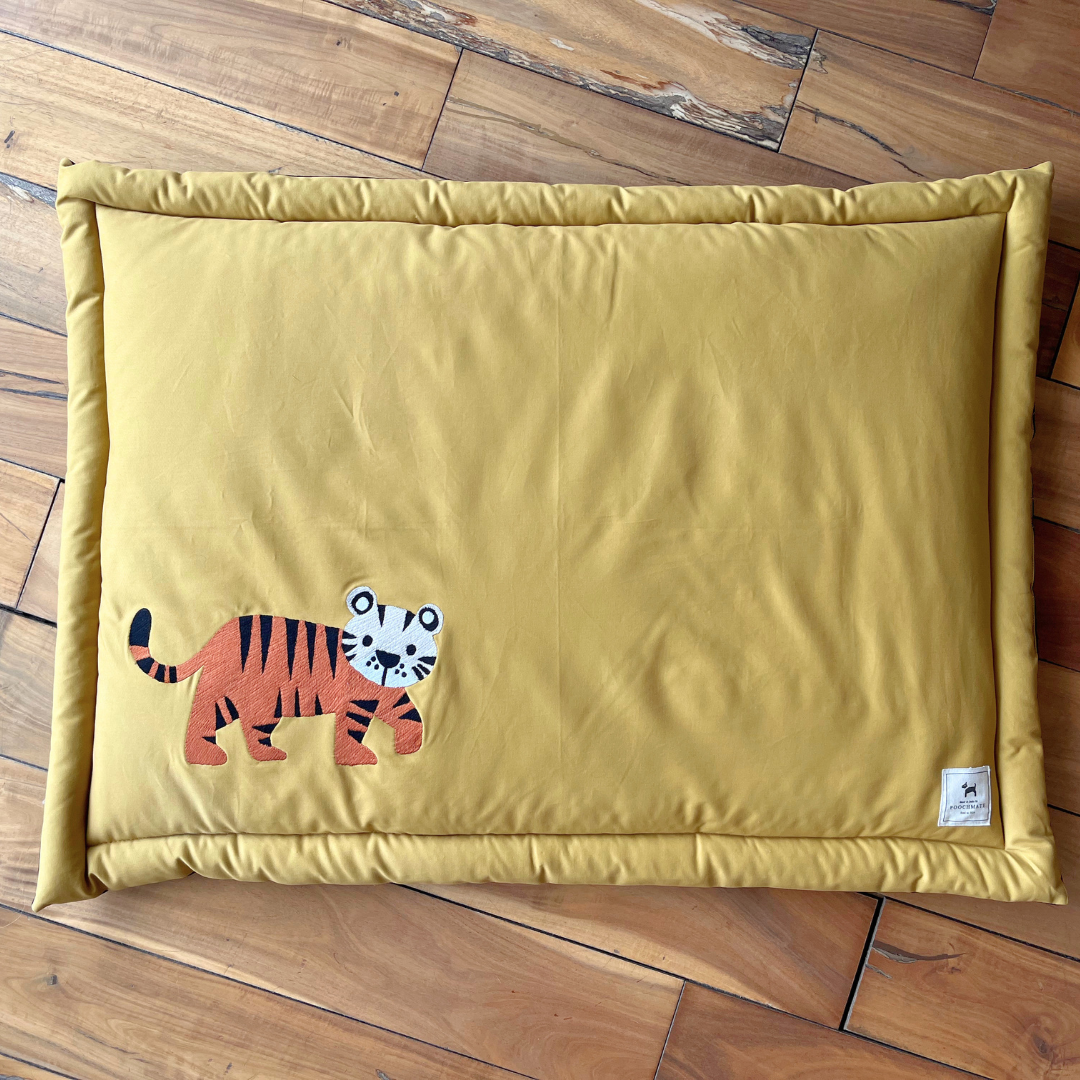 PoochMate OAK 3.0 : Majestic Tiger Mustard Dog Mat Medium