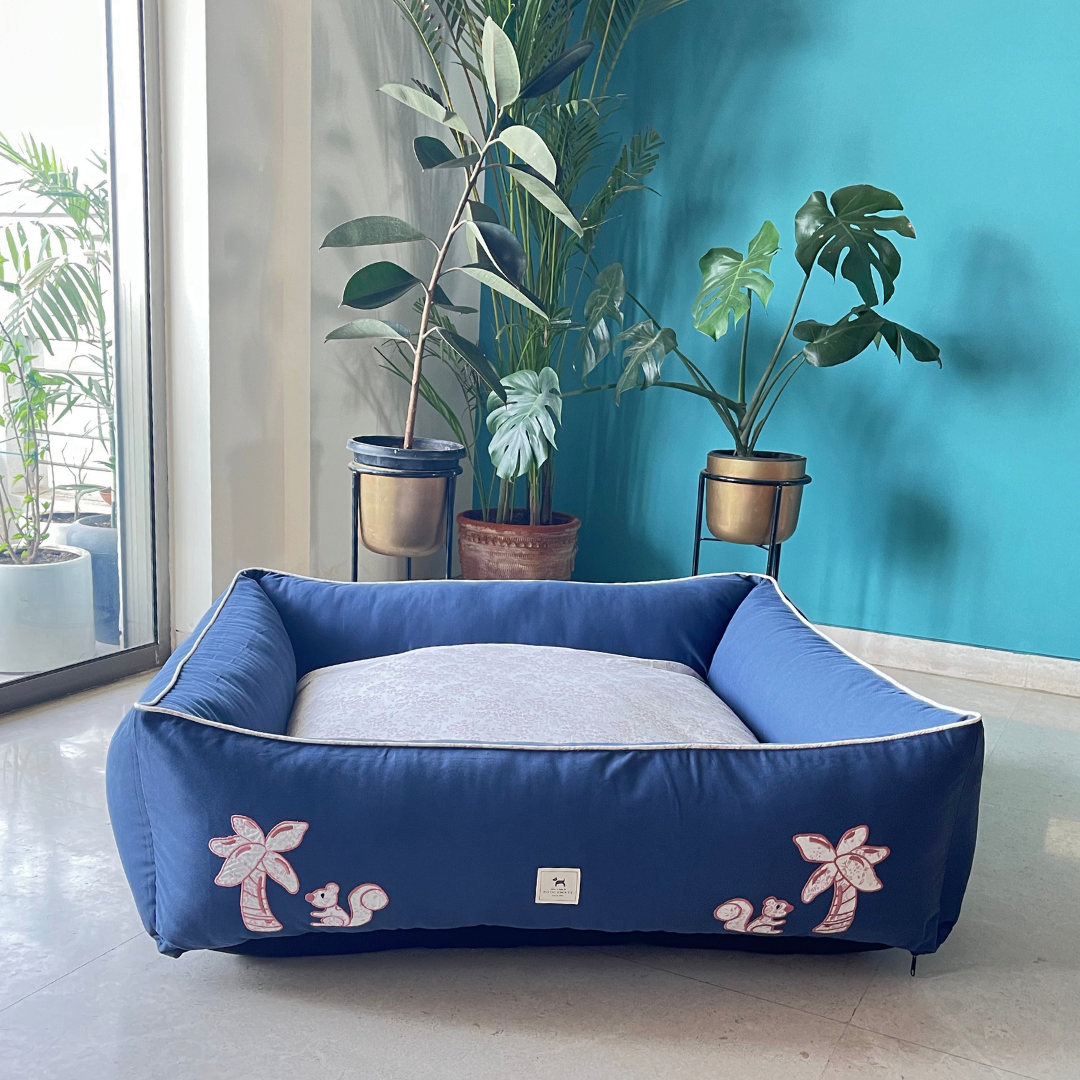 PoochMate OAK 3.0 :  Squirrel & Coconut Applique Blue Dog Bed: Large