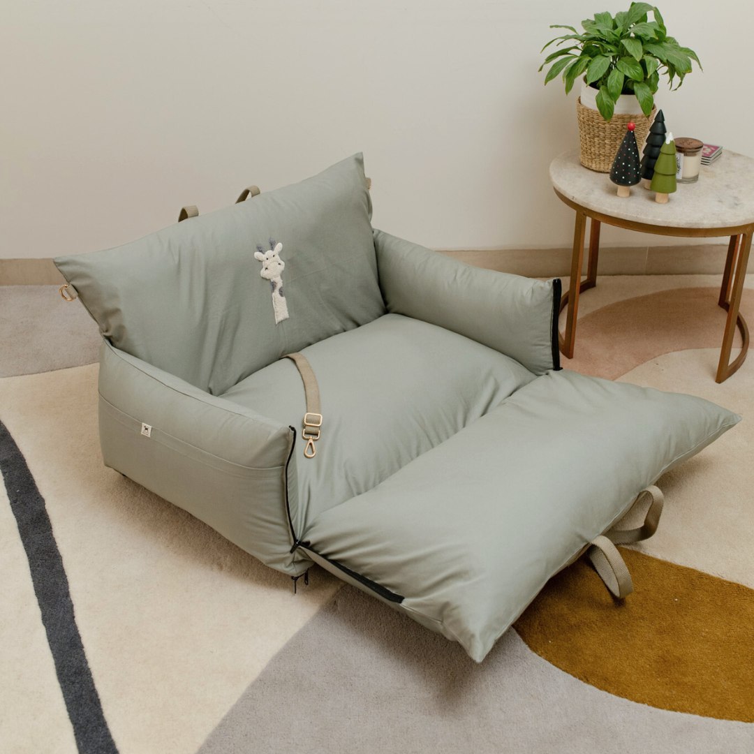 OAK BOHO Dog Holiday Travel Bed Large : Mint Giraffe