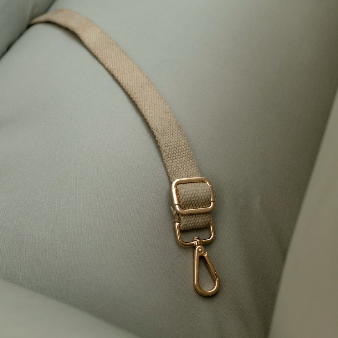 OAK BOHO Dog Holiday Travel Bed Large : Mint Giraffe