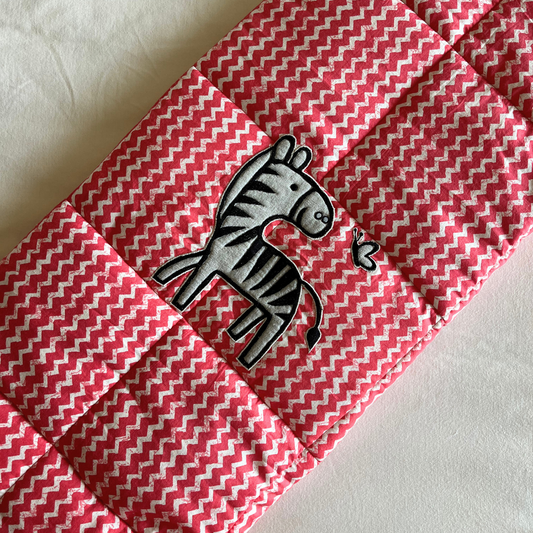 PoochMate OAK 3.0 : Zebra Applique Grey Linen & Chevron Blanket Medium