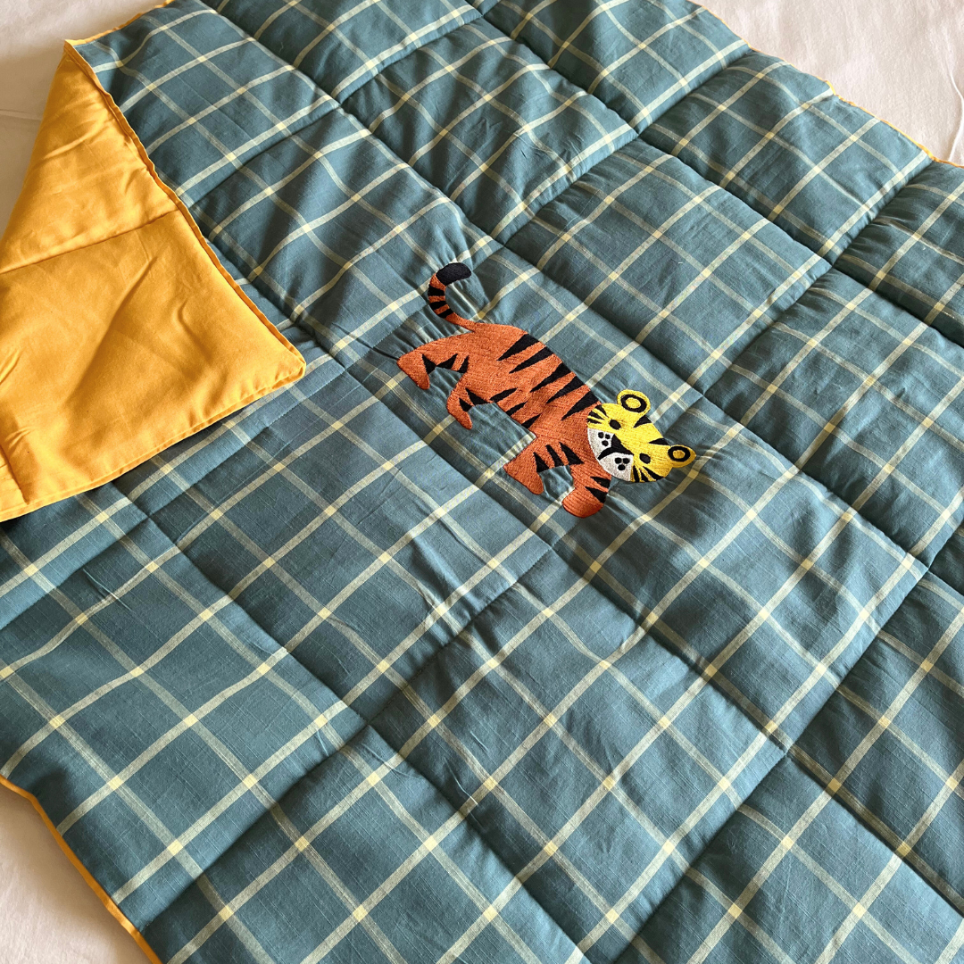 PoochMate OAK 3.0 : Tiger Teal Green Checkered Blanket Medium